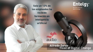 La brecha de formación en IA: un 30 % de los trabajadores la usa, pero sólo un 12 % ha sido capacitado Cruce de Cables, de Radio Nacional de España (RNE), ha publicado una entrevista con Alfredo Zurdo, Head of Digital Change de Entelgy, en la que se profundiza sobre los resultados de la encuesta realizada a los trabajadores españoles en torno al uso de la inteligencia artificial en sus entornos laborales. Se destaca un dato revelador: solo un 12 % de los trabajadores ha recibido formación en IA, a pesar de que un 30 % ya la utiliza de forma habitual en su día a día profesional. Esto pone de manifiesto la necesidad urgente de reforzar las competencias digitales de los empleados para garantizar un uso ético, responsable y eficaz de estas tecnologías. Durante la conversación, Alfredo Zurdo invita a superar ciertos temores aún presentes, como el miedo a la sustitución laboral o la falta de claridad sobre el propósito de la inteligencia artificial. Y es que, tal y como señala, la verdadera competencia no se encuentra entre humanos y máquinas, sino entre quienes saben utilizar la IA y quienes aún no han desarrollado esas habilidades. Escucha la entrevista completa en Cruce de Cables (RNE) y descubre cómo la inteligencia artificial está transformando el mundo del trabajo y cuáles son los retos a los que nos enfrentamos como sociedad. https://youtu.be/D20nuB3E170